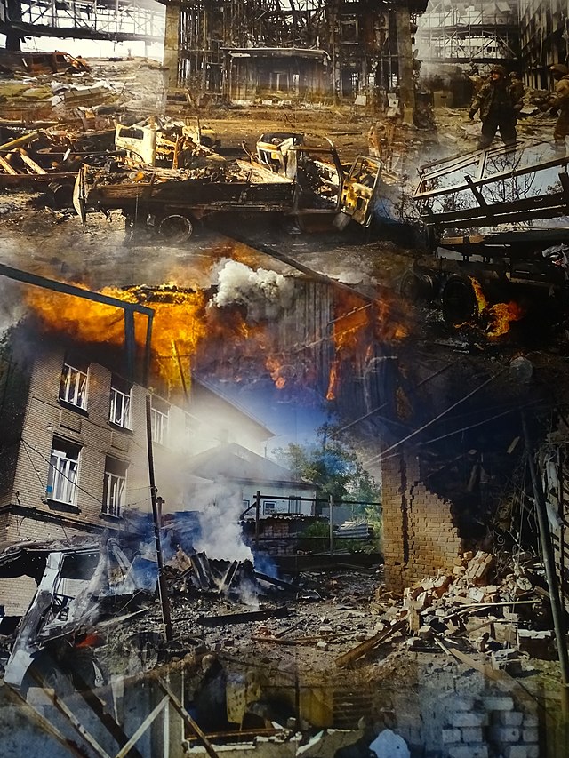 Questa immagine ha l'attributo alt vuoto; il nome del file è 640px-Collage_of_Photos_from_2014-15_War_in_Eastern_Ukraine_-_Museum_of_the_History_of_Ukraine_in_World_War_Two_-_Kiev_-_Ukraine_26915501632.jpg