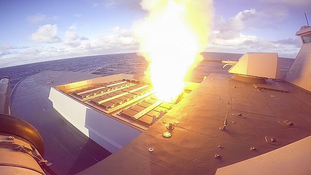 Questa immagine ha l'attributo alt vuoto; il nome del file è French_Frigate_Forbin_participates_in_Formidable_Shield_2021_-_6665641.jpg