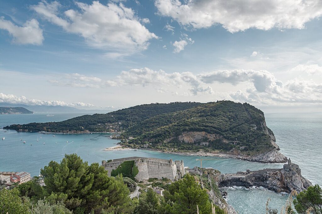 Questa immagine ha l'attributo alt vuoto; il nome del file è Palmaria_Island_-_Porto_Venere_La_Spezia_Italy_-_October_25_2020-1024x683.jpg
