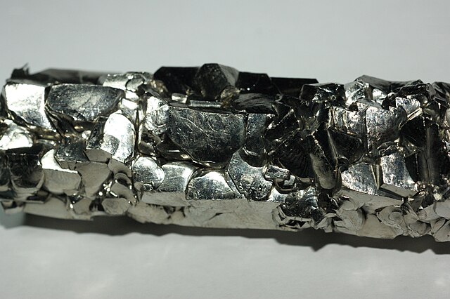 Questa immagine ha l'attributo alt vuoto; il nome del file è Zr_Crystal_bar.jpg