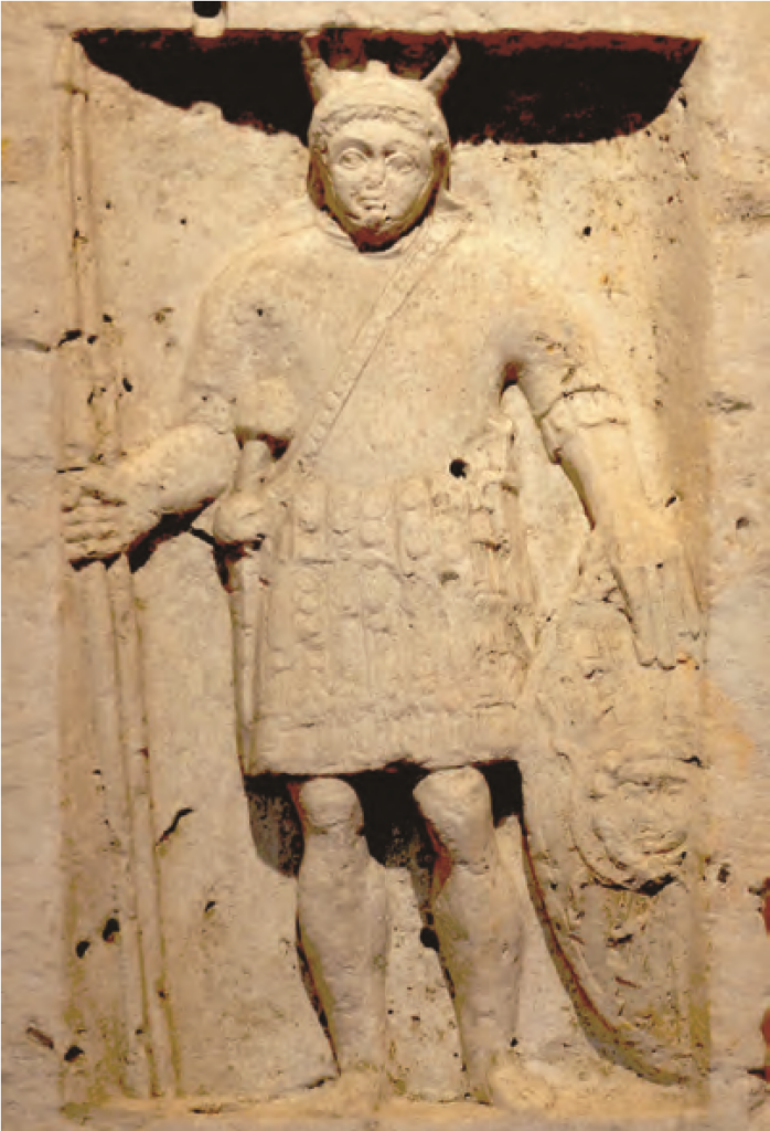 Questa immagine ha l'attributo alt vuoto; il nome del file è Gaio-Castricio-Vittore-della-II-legione-Adiutrice-698x1024.png