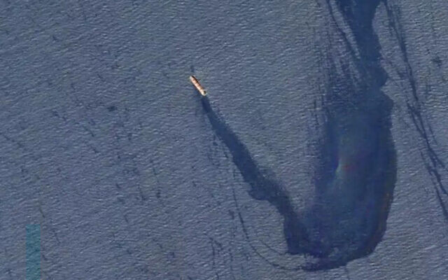 Questa immagine ha l'attributo alt vuoto; il nome del file è MV_Rubymar_oil_spill.jpg