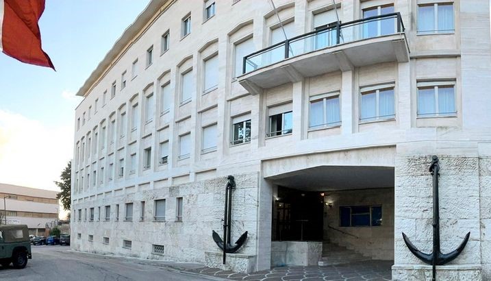 Questa immagine ha l'attributo alt vuoto; il nome del file è comando-scuole-ancona.jpg