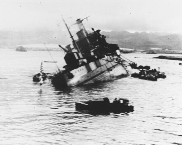 USS_Utah_(AG-16)_capsizing_at_Pearl_Harbor_on_7_December_1941_(80-G-266626)