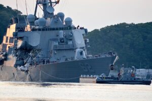 170617-N-XN177-155_damaged_Arleigh_Burke-class_guided-missile_destroyer_USS_Fitzgerald_(DDG_62)_in_June_2017